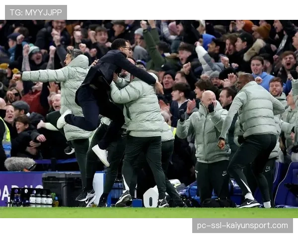 VAR争议再起：英超裁判标准是否亟待统一？利兹联战胜曼联判罚引热议